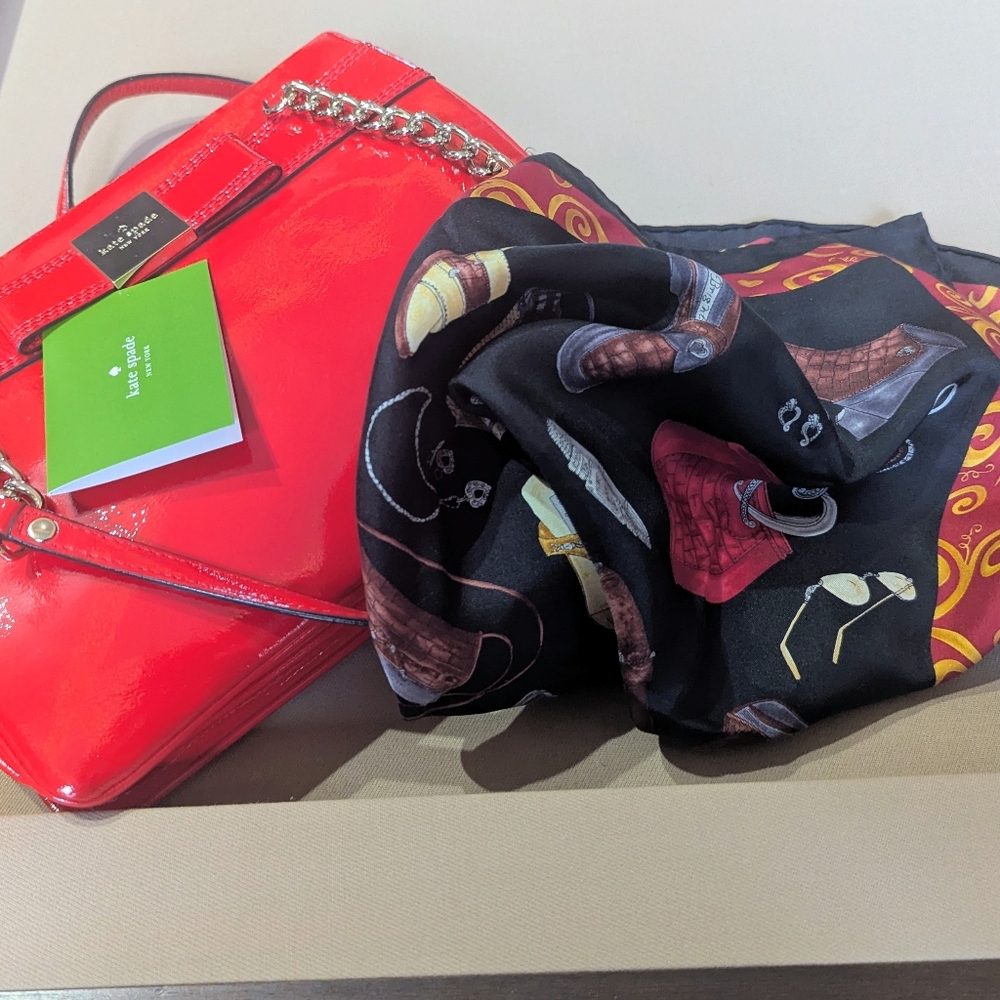 Kate Spade Patent Leather Bow Handbag in Gorgeous Red, Like NEW♦️ - Picture 4 of 16